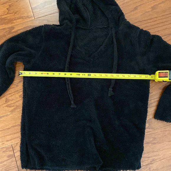 Fuzzy Black PULLOVER hoodie- size Large - Picture 7 of 8